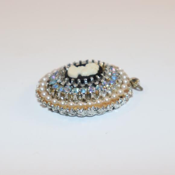 Vintage Cameo Pendant with Faux Pearls and Rhinestones - Picture 4 of 4